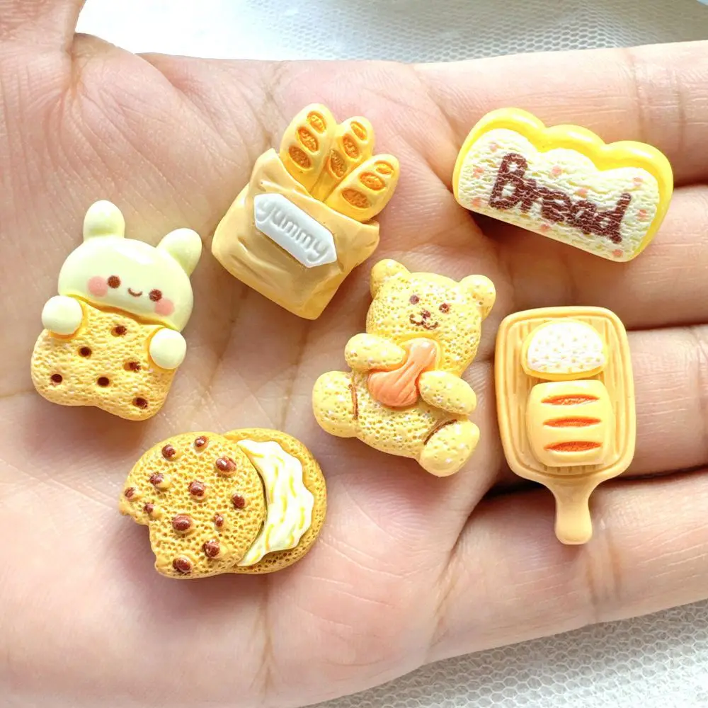 Christmas Craft Embellishment - かわいいミニ樹脂製クマ型パン型レジンフラットバックフィギュア、ベーキングテーマ、ドールハウスデコレーション、DIYクラフトコレクション、装飾品