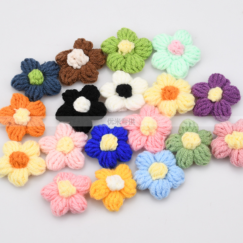 Embellish Craft - 手作りのクロシェ五弁花アップリケ、ニットデイジー花柄パッチ、コットンヤーンDIYフラワー装飾、ヘアクリップ、服、バッグ、帽子のクラフトデコレーション用