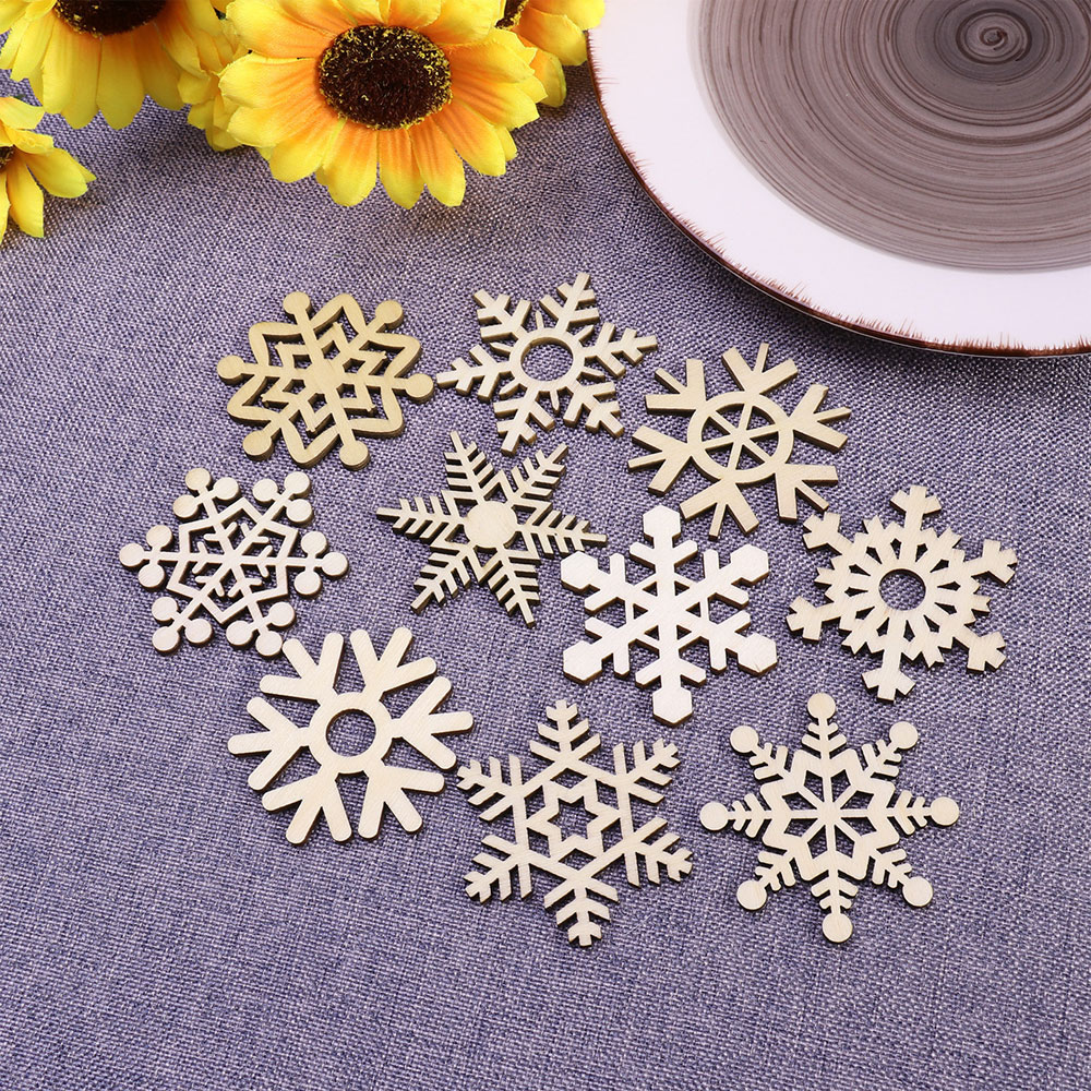Christmas Craft Embellishment - 10 個クリスマスツリーデコレーション DIY 各種木製スノーフレーク中空クラフト装飾ギフトタグ木製オーナメントホームデコレーション