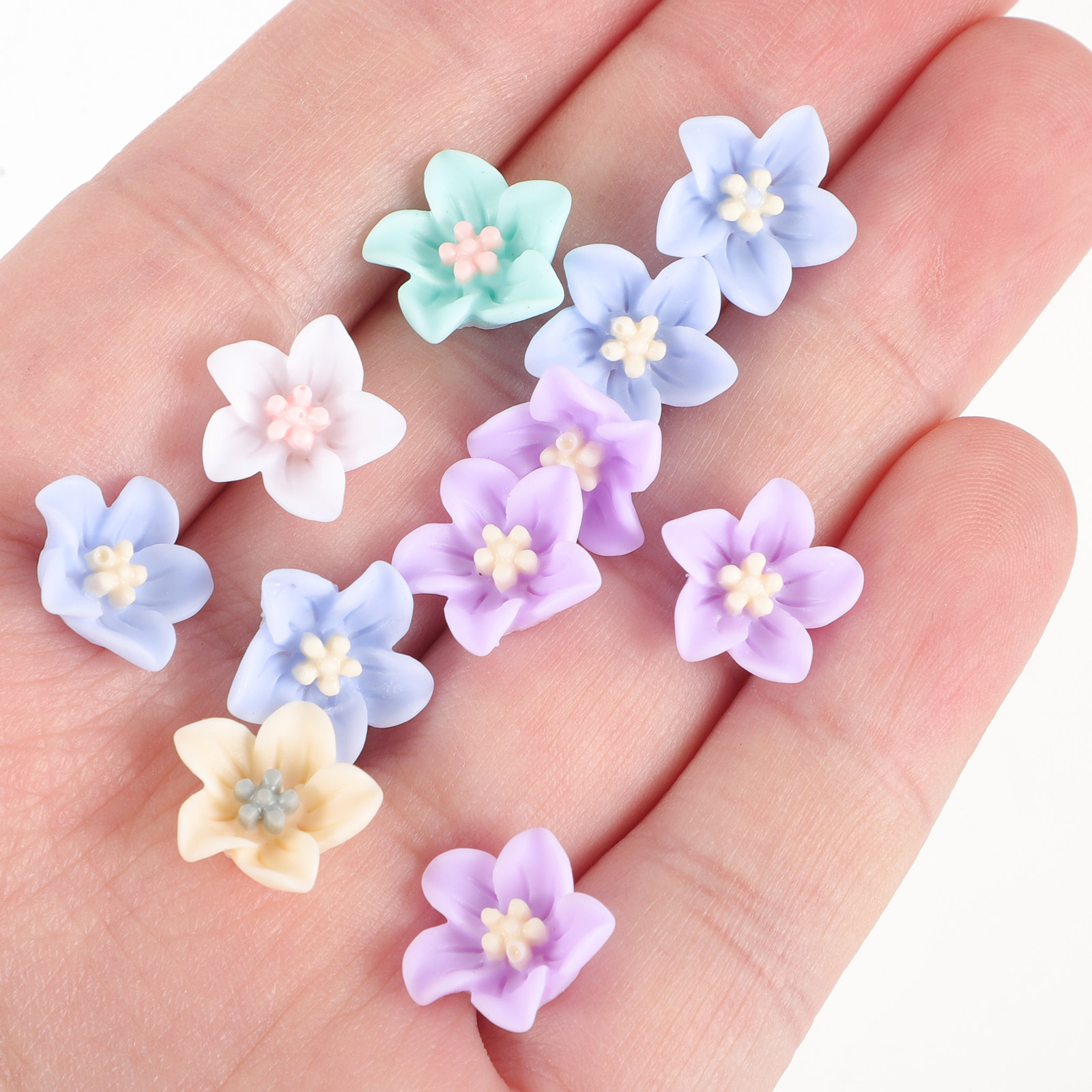 Embellish Craft - 200個入り ユニークな樹脂製フラワーアクセサリー DIYスマホケースチャームセット 耐摩耗性クラフトオーナメント 衣類、バッグ、ヘッドウェア用