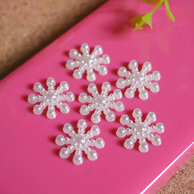 100個ホワイトパールレジンスノーフレークフラットバックスマ - Christmas Craft Embellishment のレビューと価格