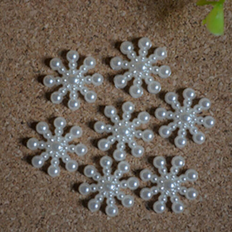 100個ホワイトパールレジンスノーフレークフラットバックスマ - Christmas Craft Embellishment のレビューと価格