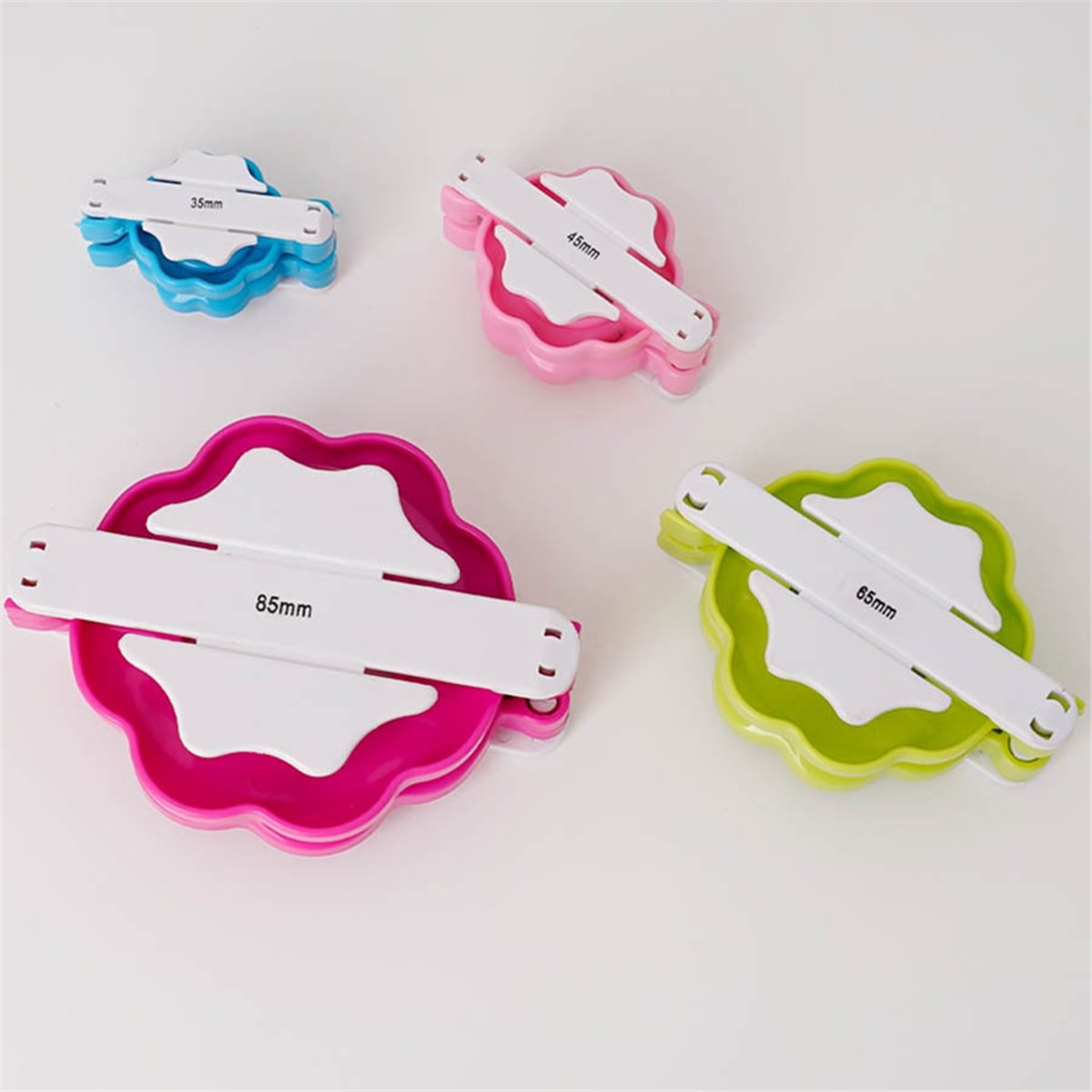 2026年ベストセラー 4サイズ ポンポンメーカー クラフト - Pom Pom Maker Tool のレビューと価格