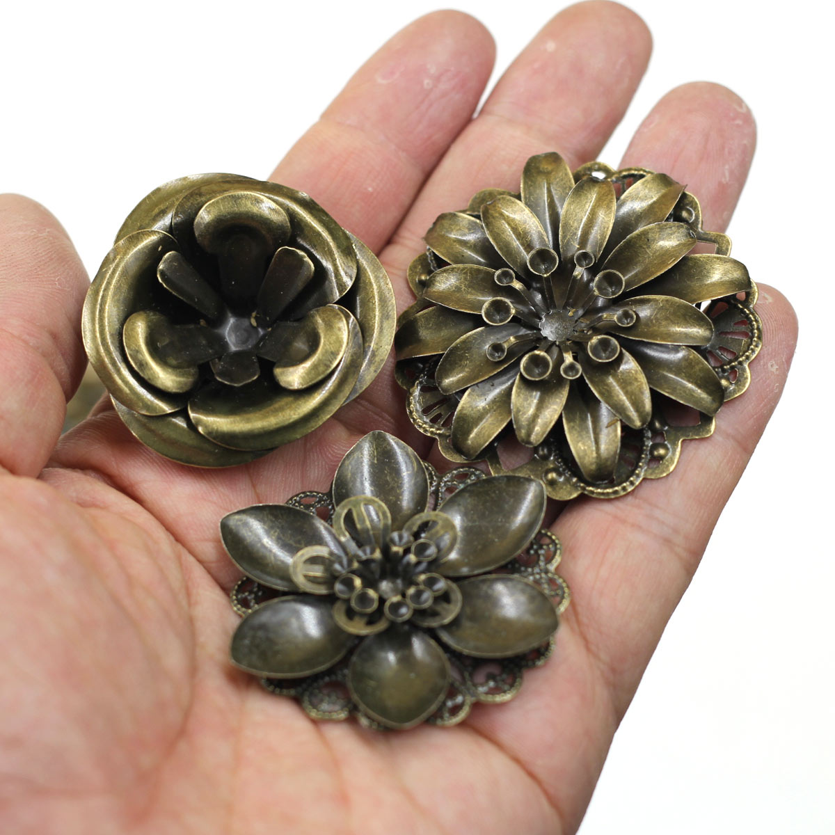 6 個の装飾組み合わせ花柄フィリグリーラップ合金クラフトジュ - Embellish Craft のレビューと価格