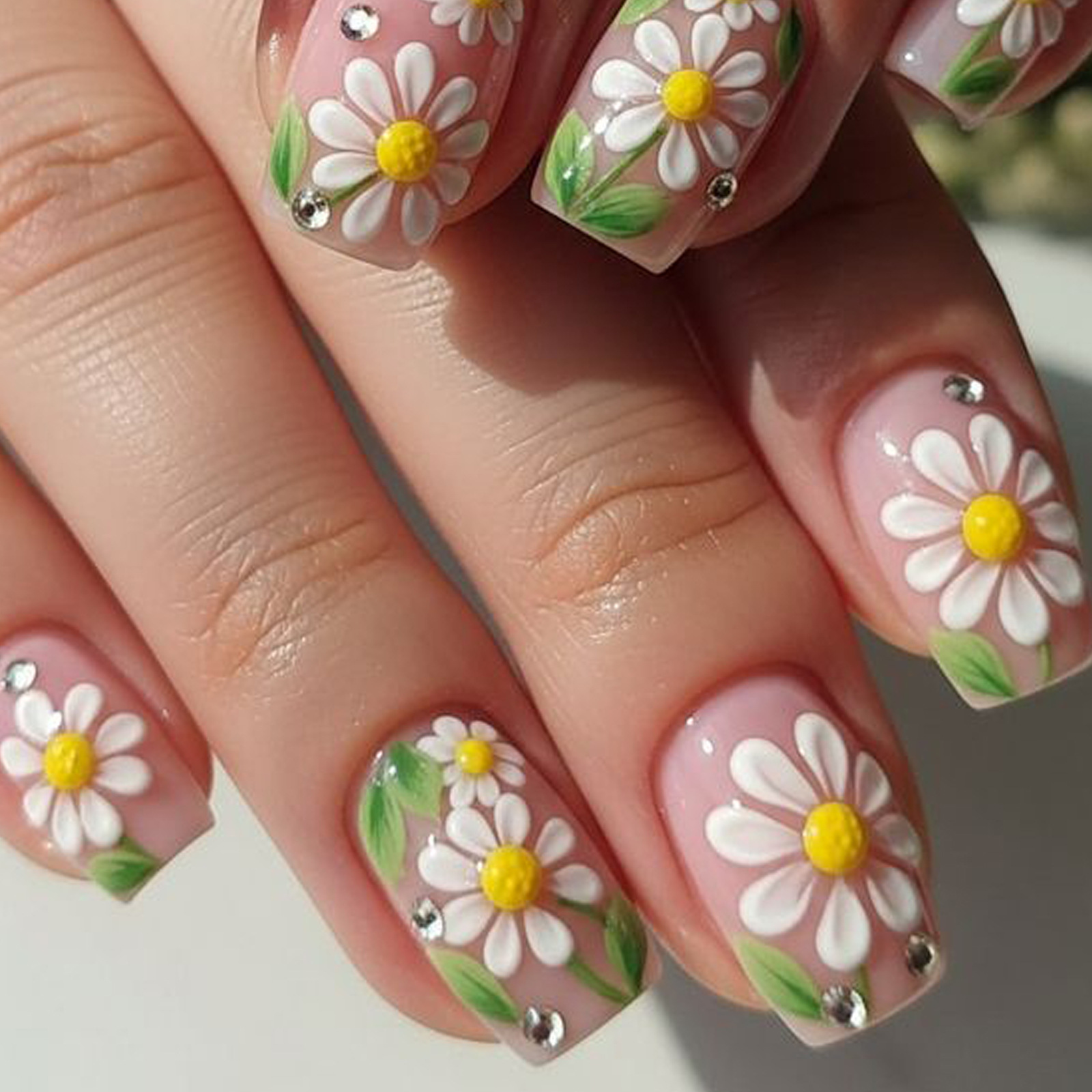 女性・女の子向けショートミディアムフェイクネイル、春夏の花柄 - Embroidery Embellishments のレビューと価格